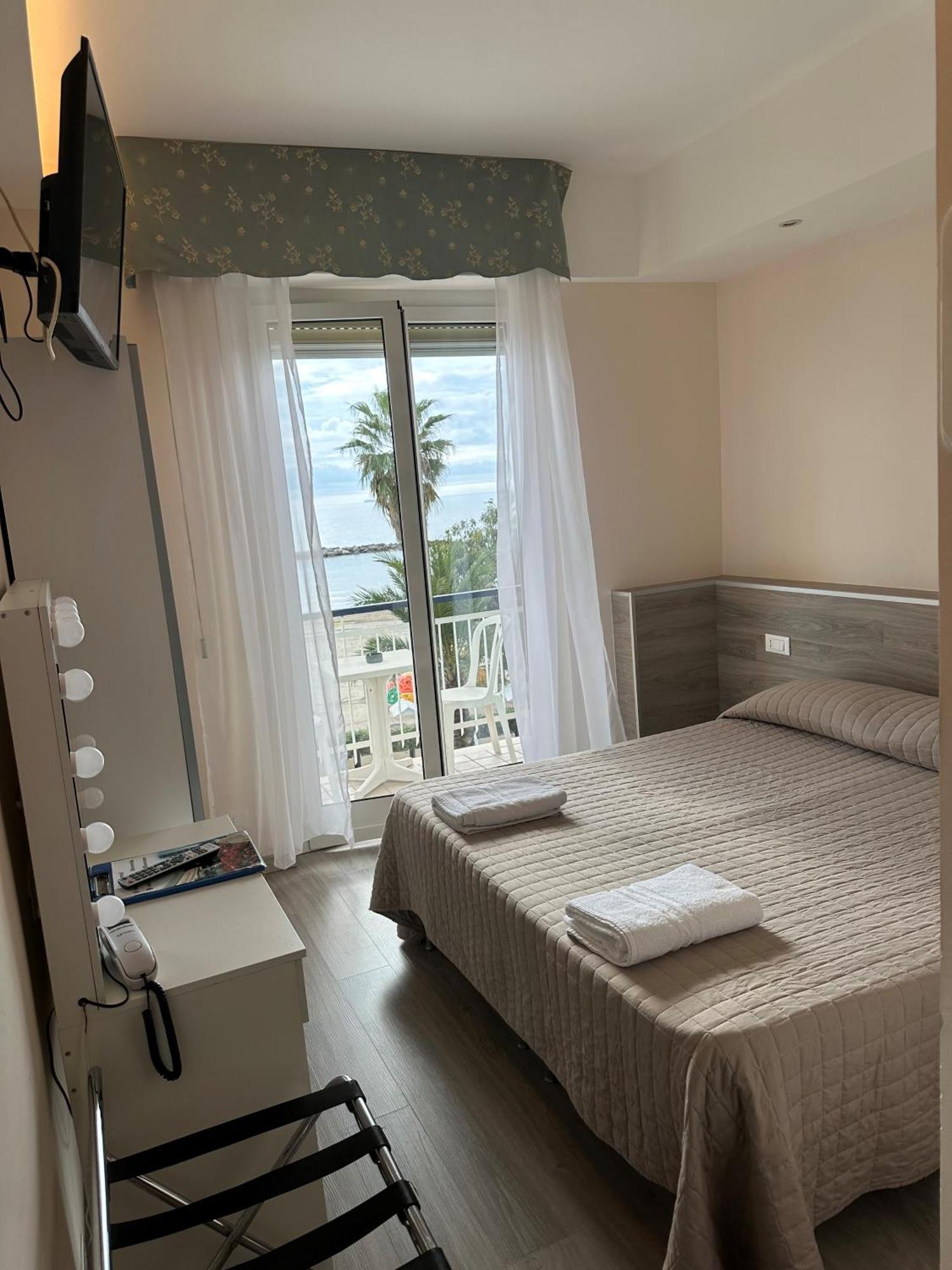 Hotel Svizzera Arma di Taggia Εξωτερικό φωτογραφία
