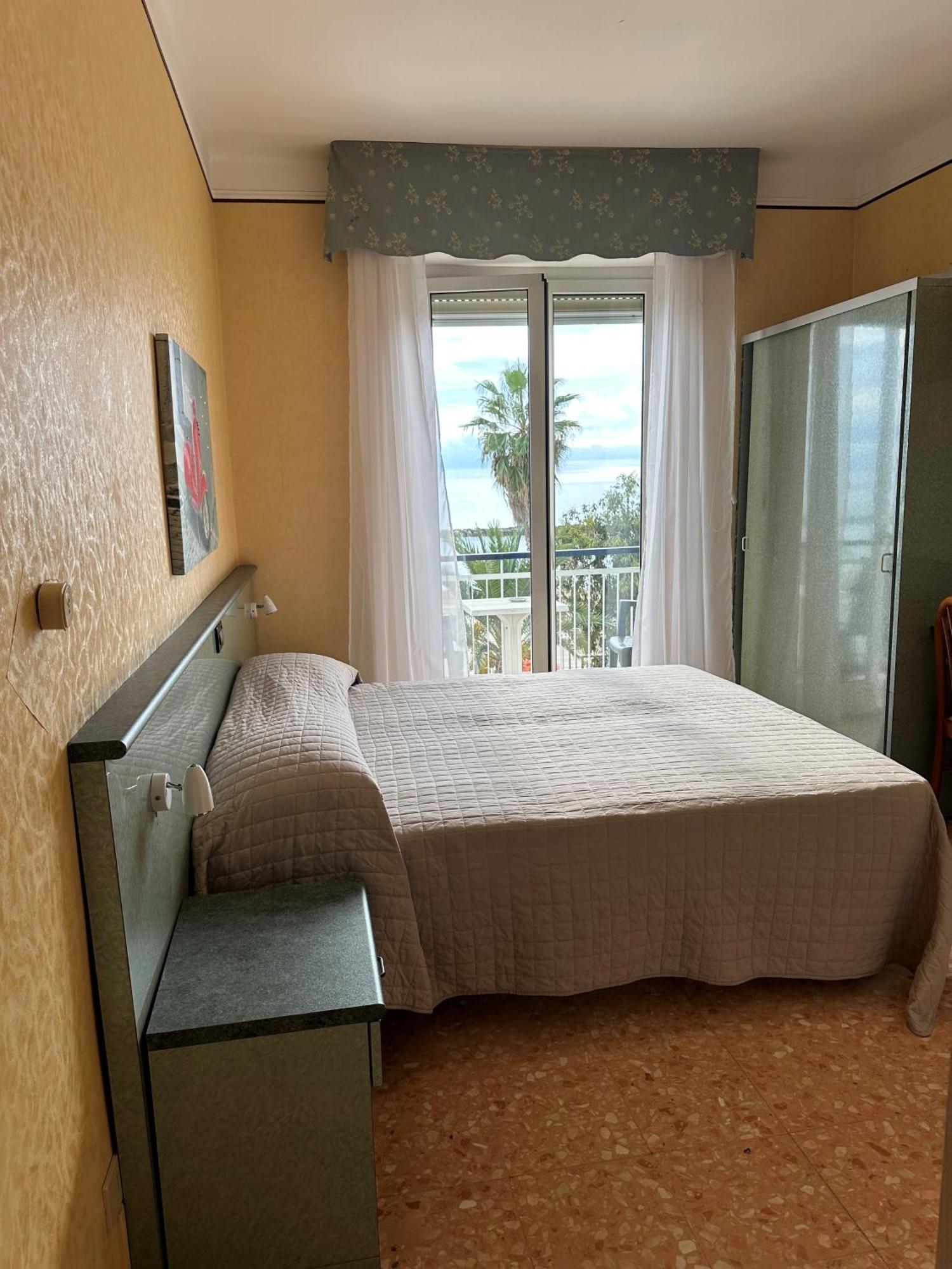 Hotel Svizzera Arma di Taggia Εξωτερικό φωτογραφία