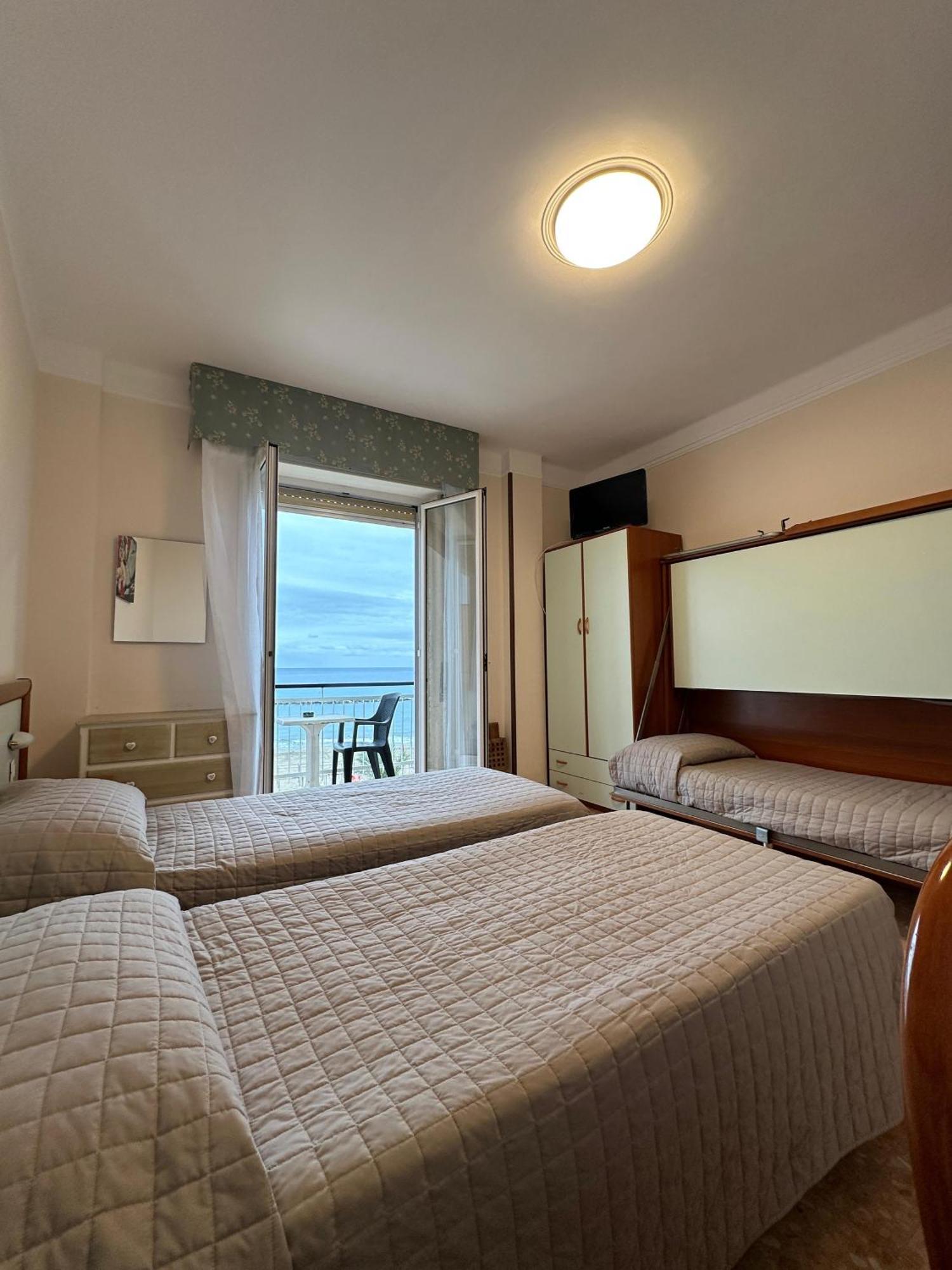 Hotel Svizzera Arma di Taggia Εξωτερικό φωτογραφία